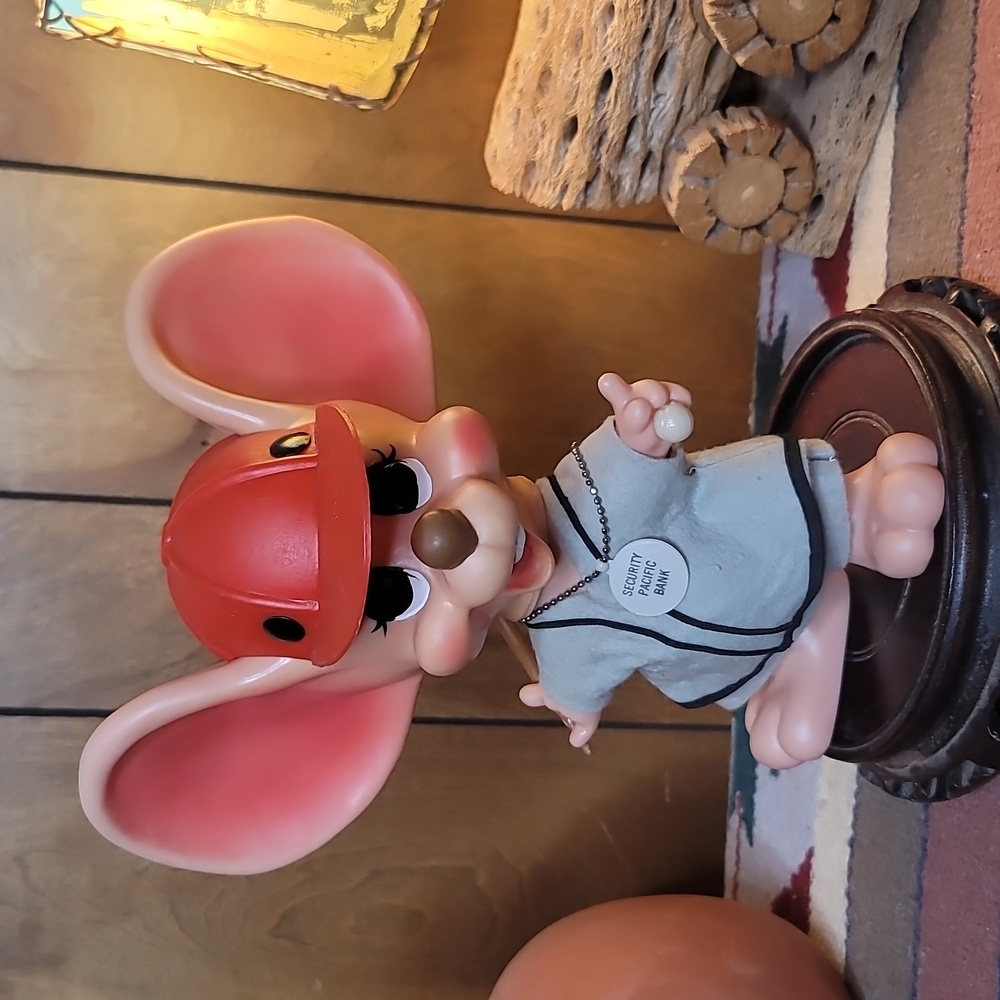 Topo Gigio baseball vinyl figure with felted clothing in excellent condition